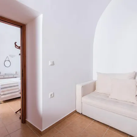 Amazing Santorini 1 Bedroom Gray With Spacious Terrace Featuring Sea Views