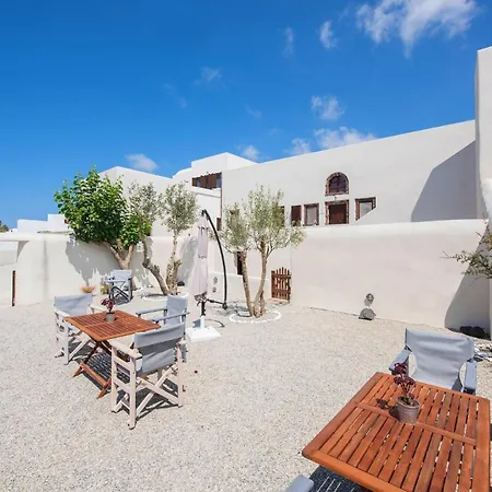 Amazing Santorini 1 Bedroom Gray With Spacious Terrace Featuring Sea Views Pýrgos