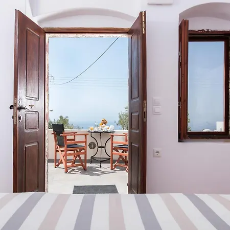 Amazing Santorini 1 Bedroom Gray With Spacious Terrace Featuring Sea Views * Pýrgos