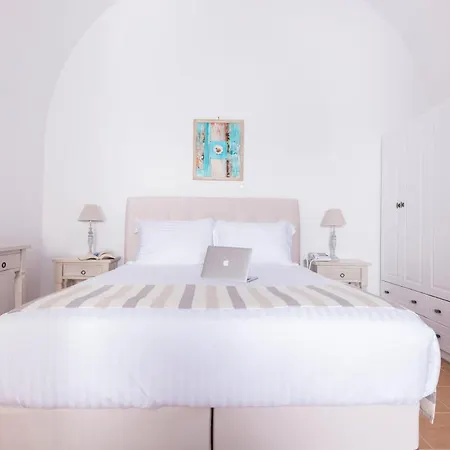 Amazing Santorini 1 Bedroom Gray With Spacious Terrace Featuring Sea Views Villa